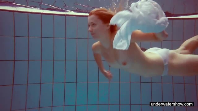 Голая телочка в воде - #8