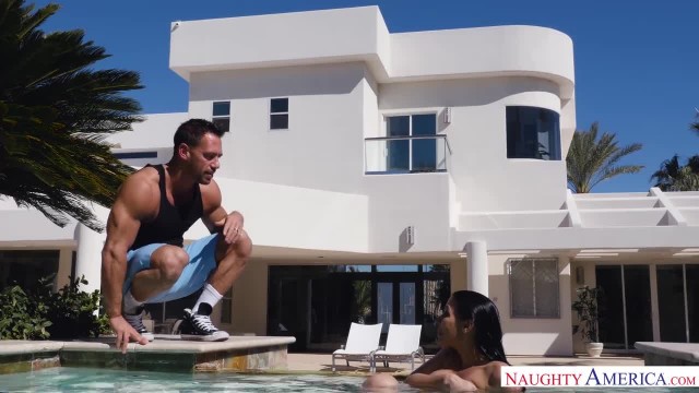 Жаркие секс игры у бассейна - #2